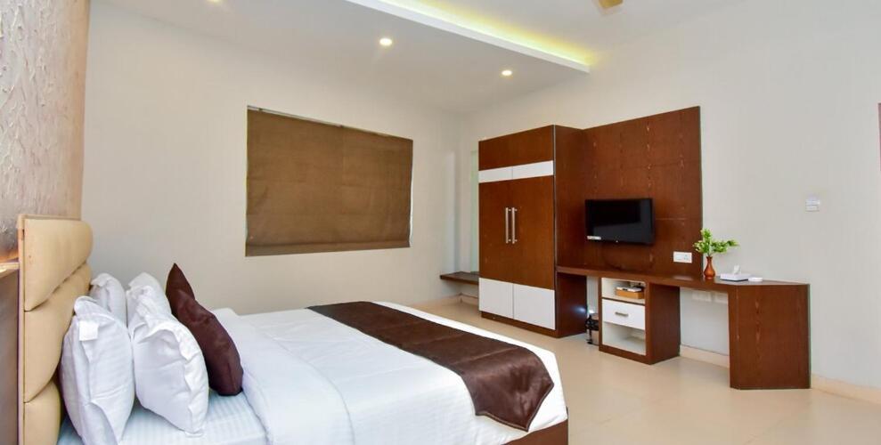Hotel Le Sapphire สุลต่านบาเทรี ภายนอก รูปภาพ