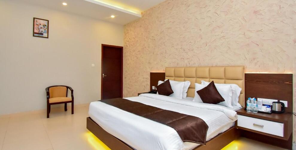 Hotel Le Sapphire สุลต่านบาเทรี ภายนอก รูปภาพ