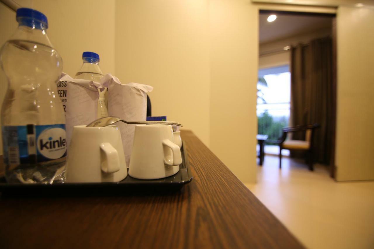 Hotel Le Sapphire สุลต่านบาเทรี ภายนอก รูปภาพ