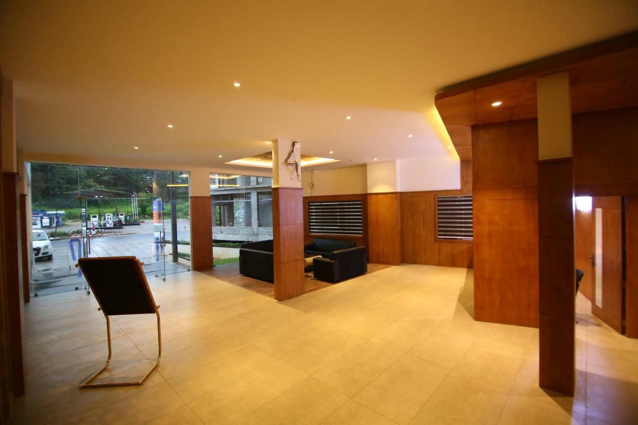 Hotel Le Sapphire สุลต่านบาเทรี ภายนอก รูปภาพ