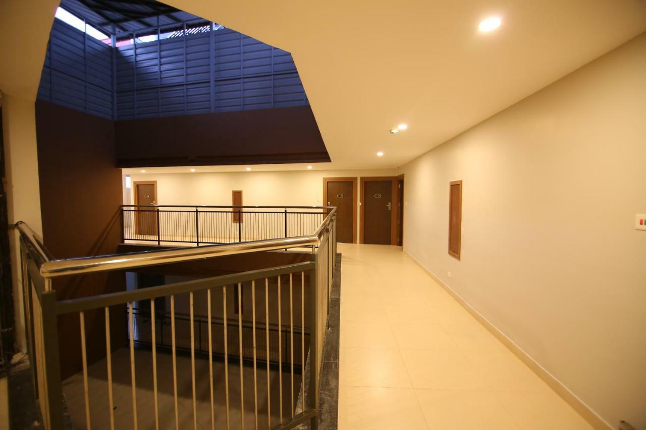 Hotel Le Sapphire สุลต่านบาเทรี ภายนอก รูปภาพ