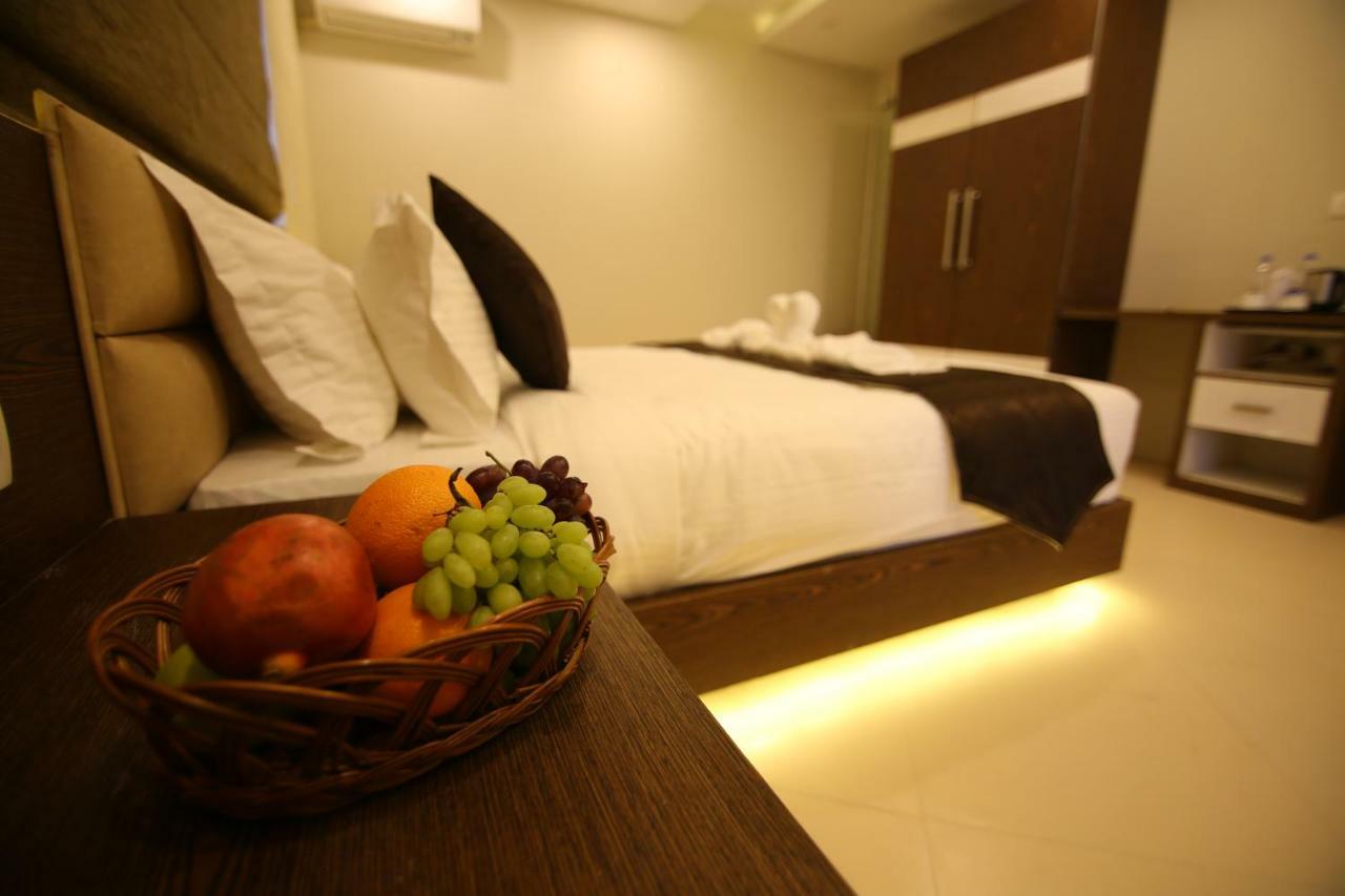 Hotel Le Sapphire สุลต่านบาเทรี ภายนอก รูปภาพ