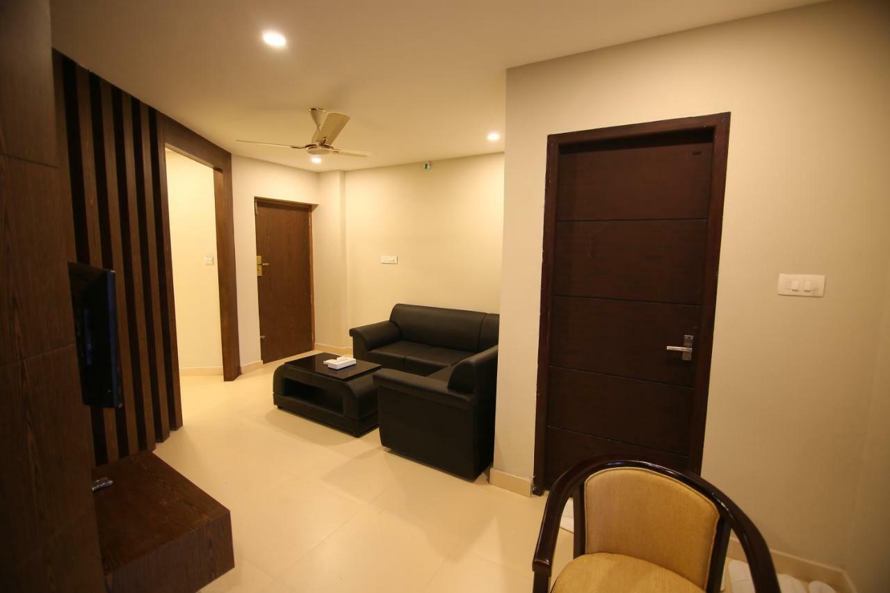 Hotel Le Sapphire สุลต่านบาเทรี ภายนอก รูปภาพ