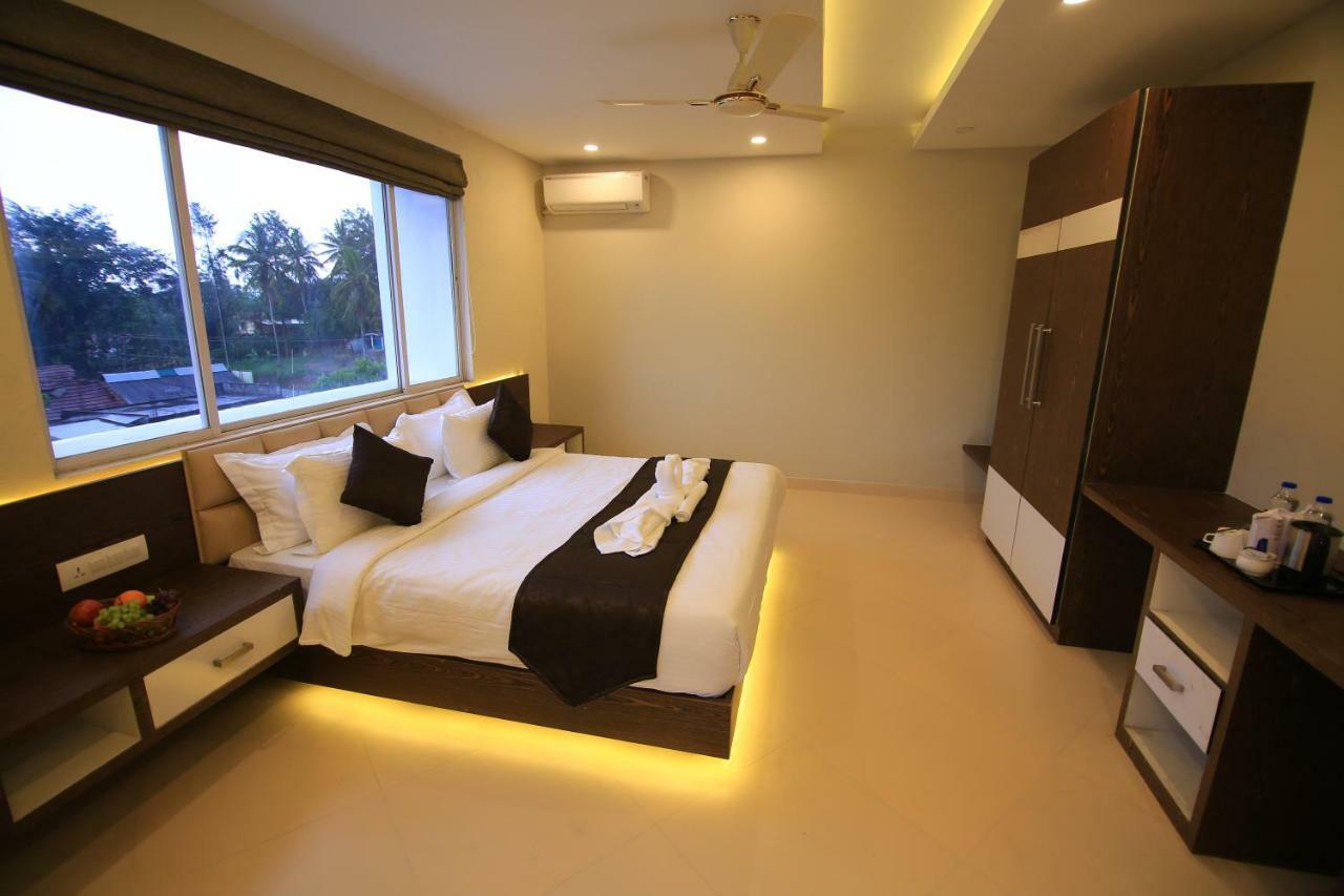 Hotel Le Sapphire สุลต่านบาเทรี ภายนอก รูปภาพ