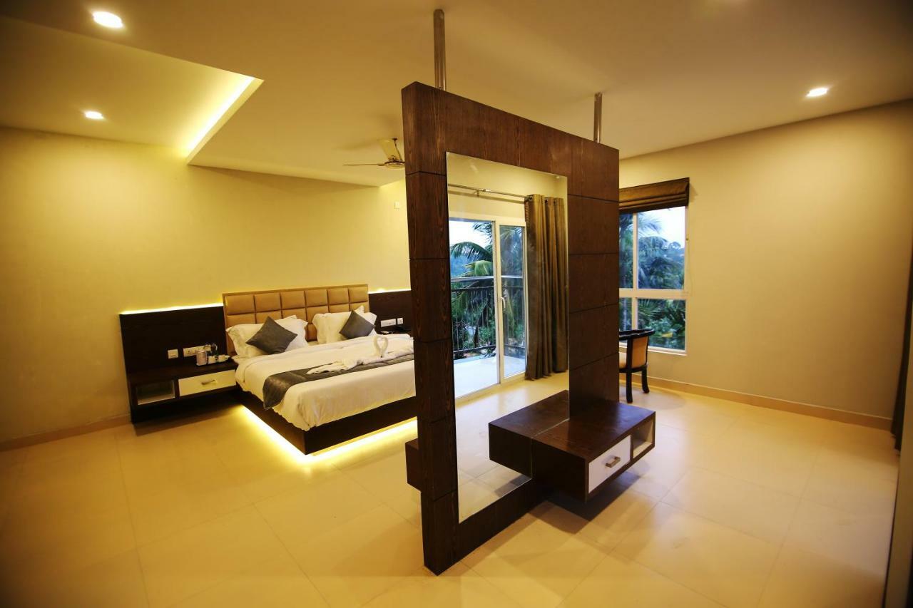 Hotel Le Sapphire สุลต่านบาเทรี ภายนอก รูปภาพ