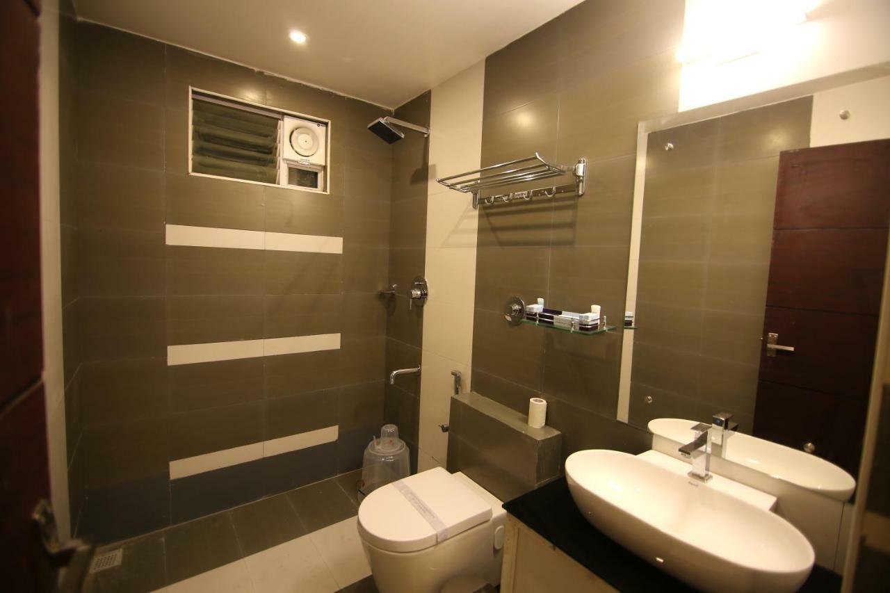 Hotel Le Sapphire สุลต่านบาเทรี ภายนอก รูปภาพ