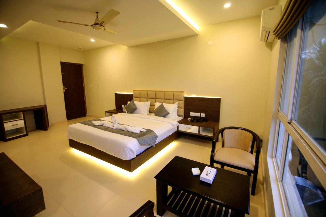Hotel Le Sapphire สุลต่านบาเทรี ภายนอก รูปภาพ