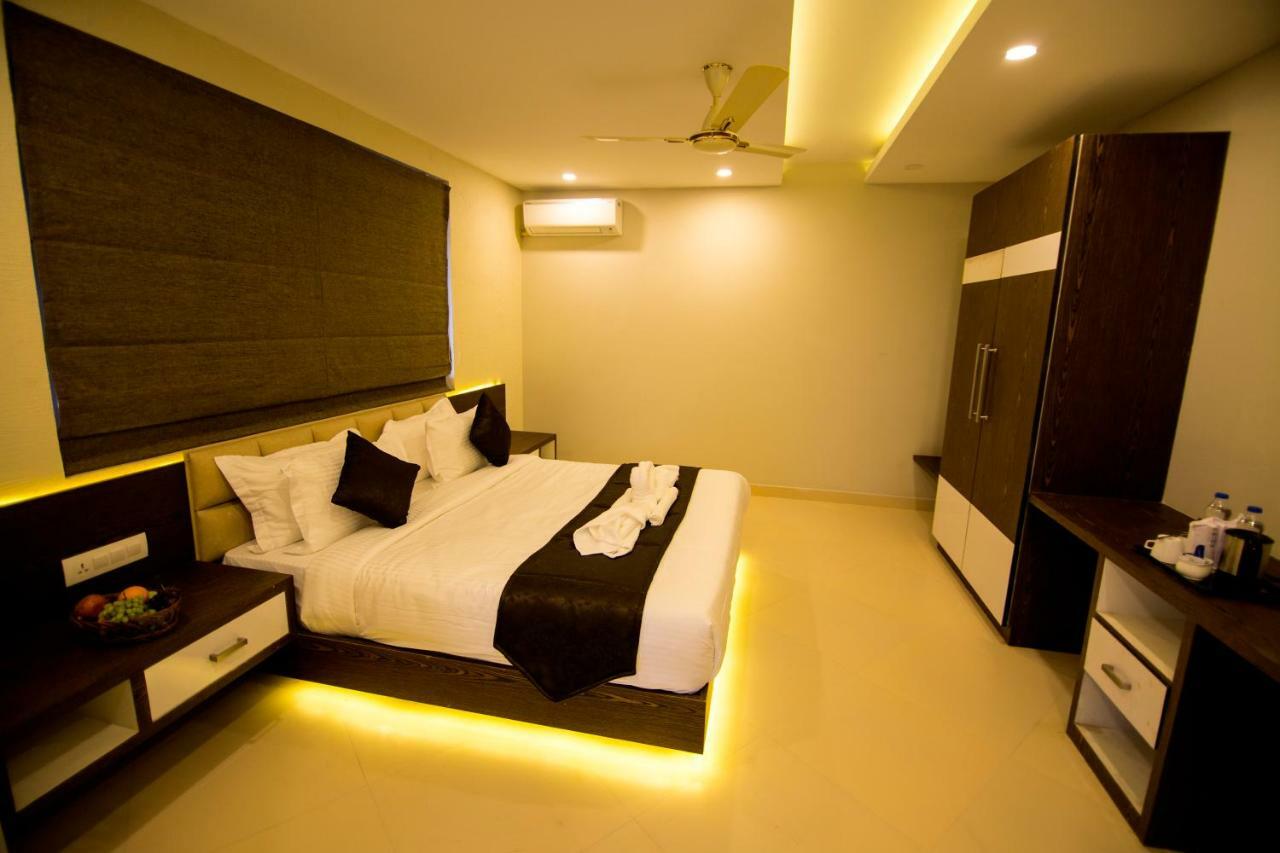 Hotel Le Sapphire สุลต่านบาเทรี ภายนอก รูปภาพ