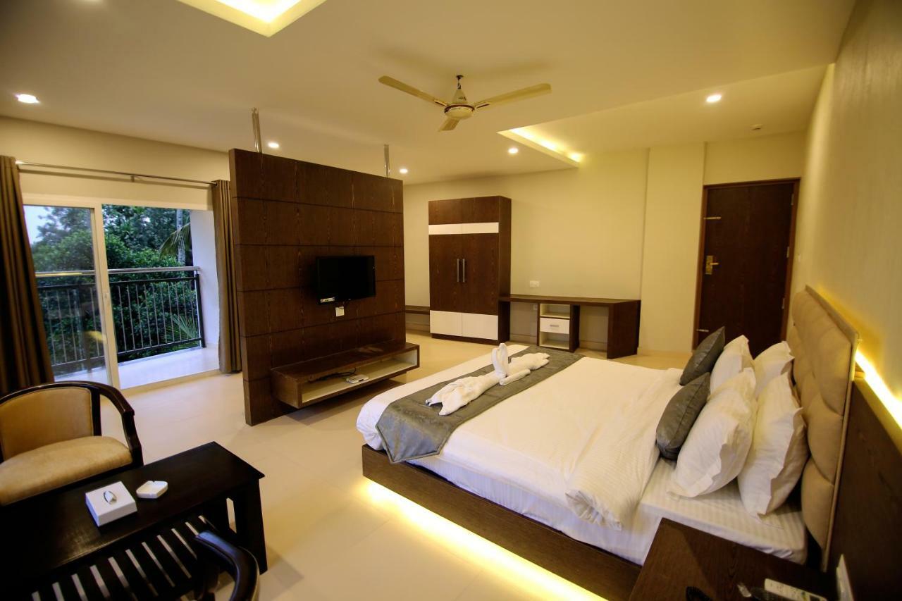 Hotel Le Sapphire สุลต่านบาเทรี ภายนอก รูปภาพ