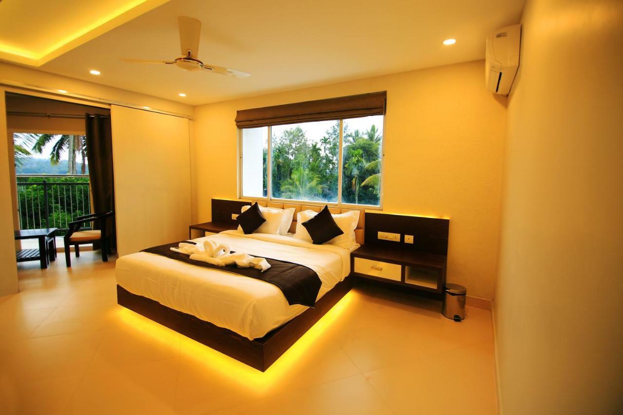 Hotel Le Sapphire สุลต่านบาเทรี ภายนอก รูปภาพ
