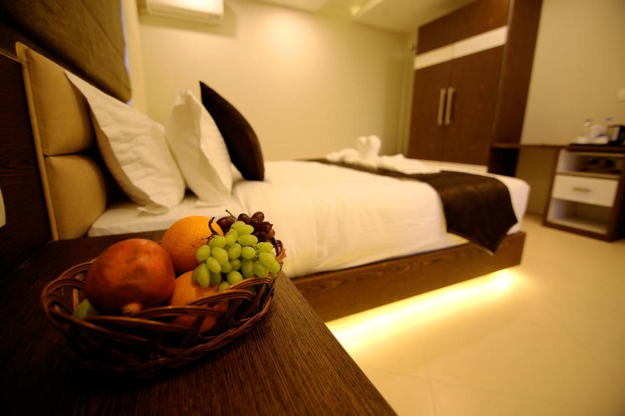 Hotel Le Sapphire สุลต่านบาเทรี ภายนอก รูปภาพ